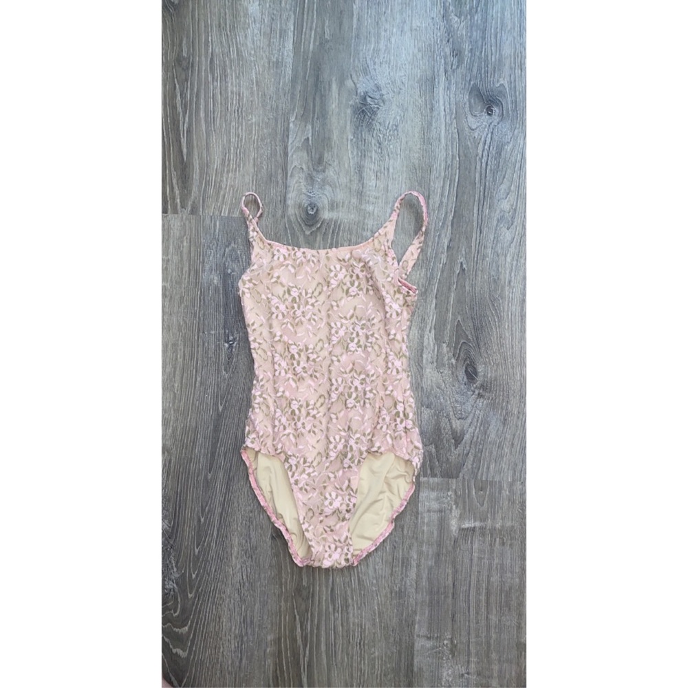 Pink floral class in leo